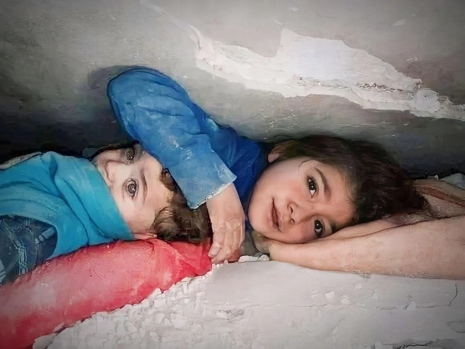 Devastation in Northern Syria: A Young Girl's Bravery Amidst the Aftermath of an Earthquake