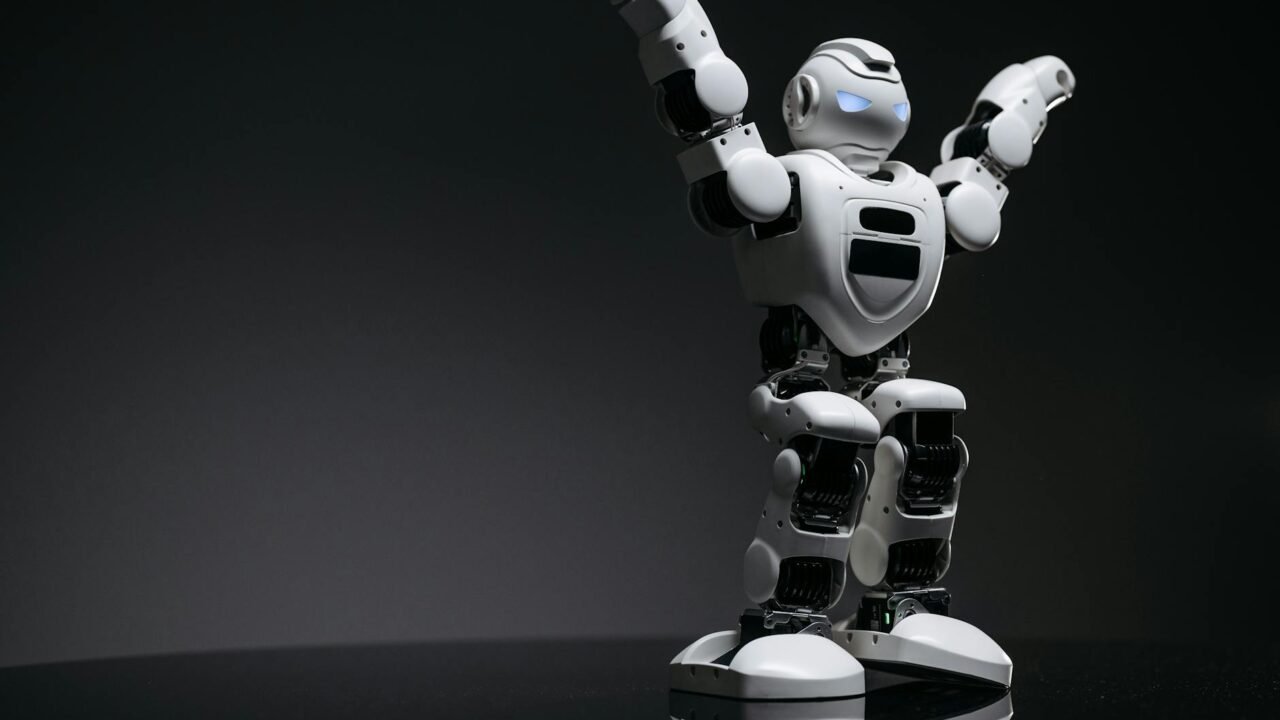 Humanoid Robot Shatters Records in Beijing Half-Marathon