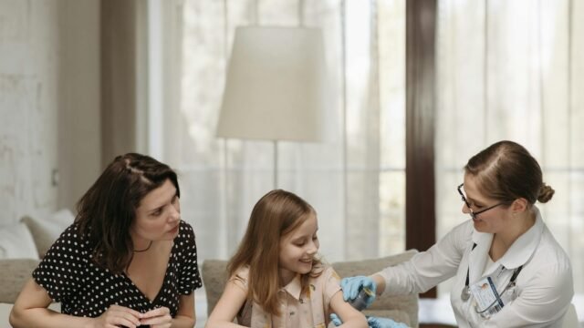 Ask the EXPERT: Breastfeeding is sufficient if baby gains weight