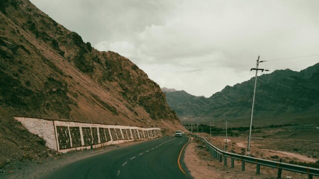 Avalanche hits Srinagar-Leh national highway