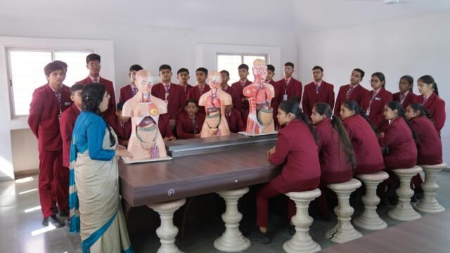 Education must go beyond academics, L-G Sinha tells teachers