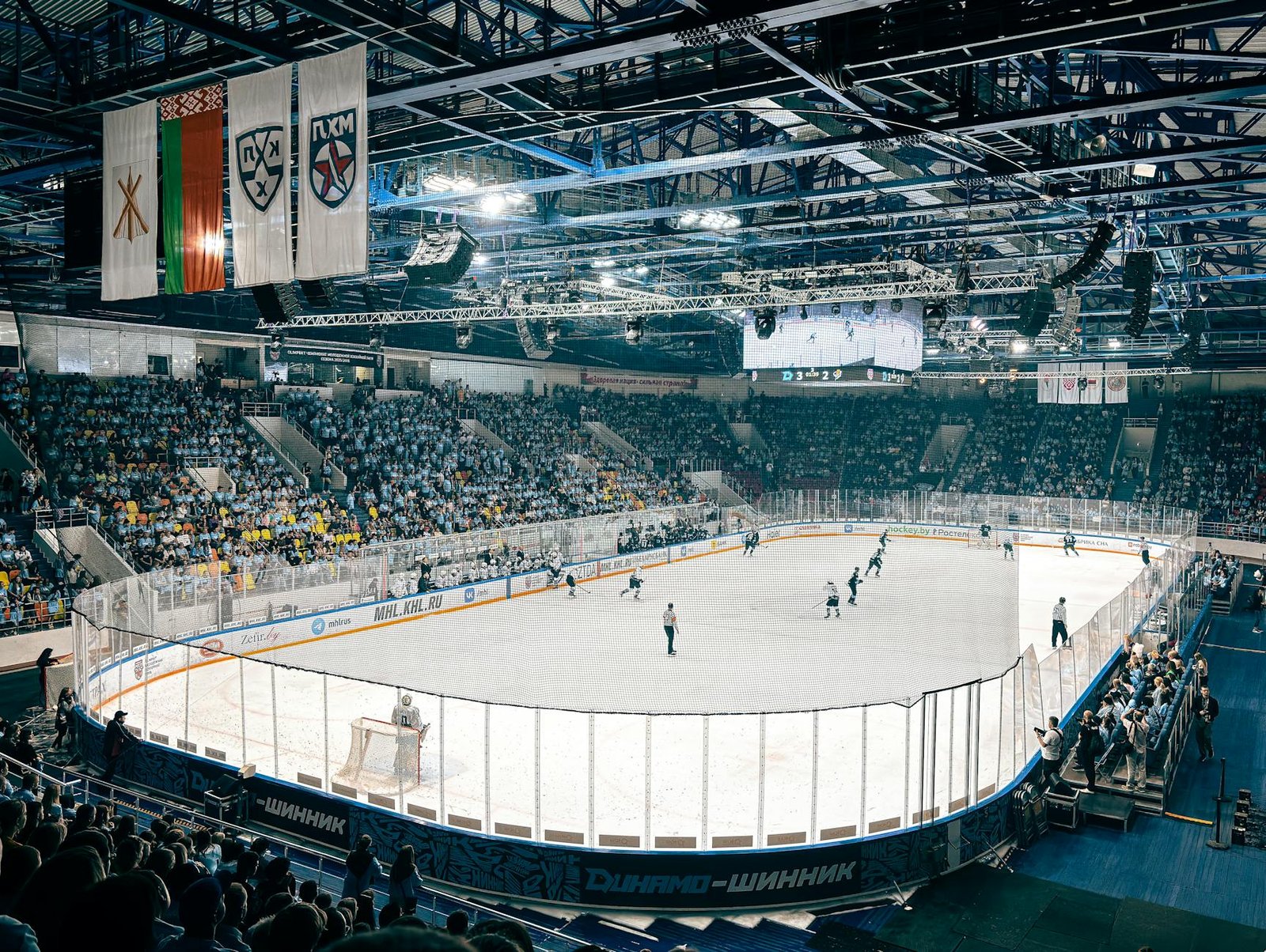 Hockey Fans in Buffalo Finish ‘O Canada’ After Singer’s Mic Malfunctions