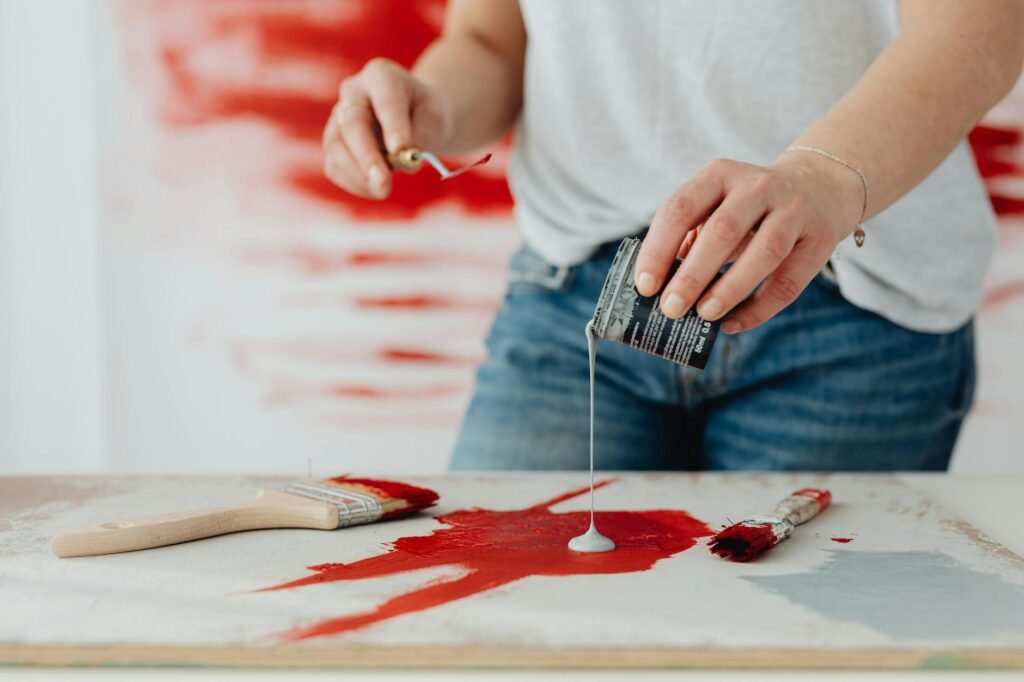 How Nieves González’s Painting of Lily Allen Made Her Famous