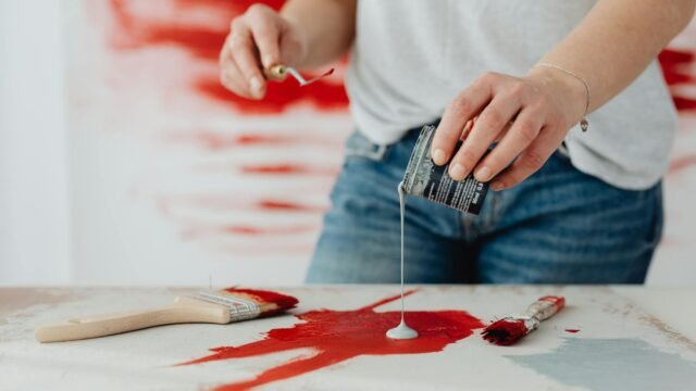 How Nieves González’s Painting of Lily Allen Made Her Famous