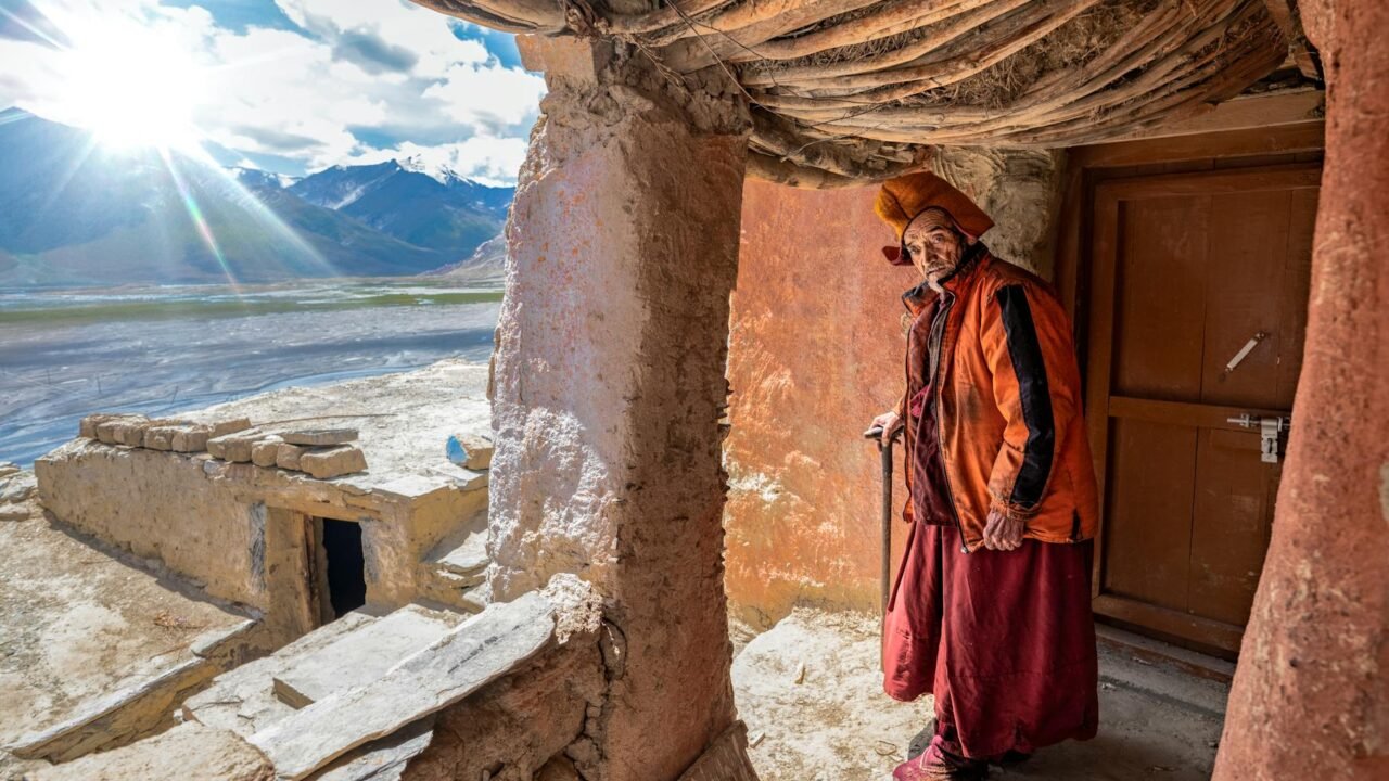 Ladakh L-G inaugurates old age home at Saboothang