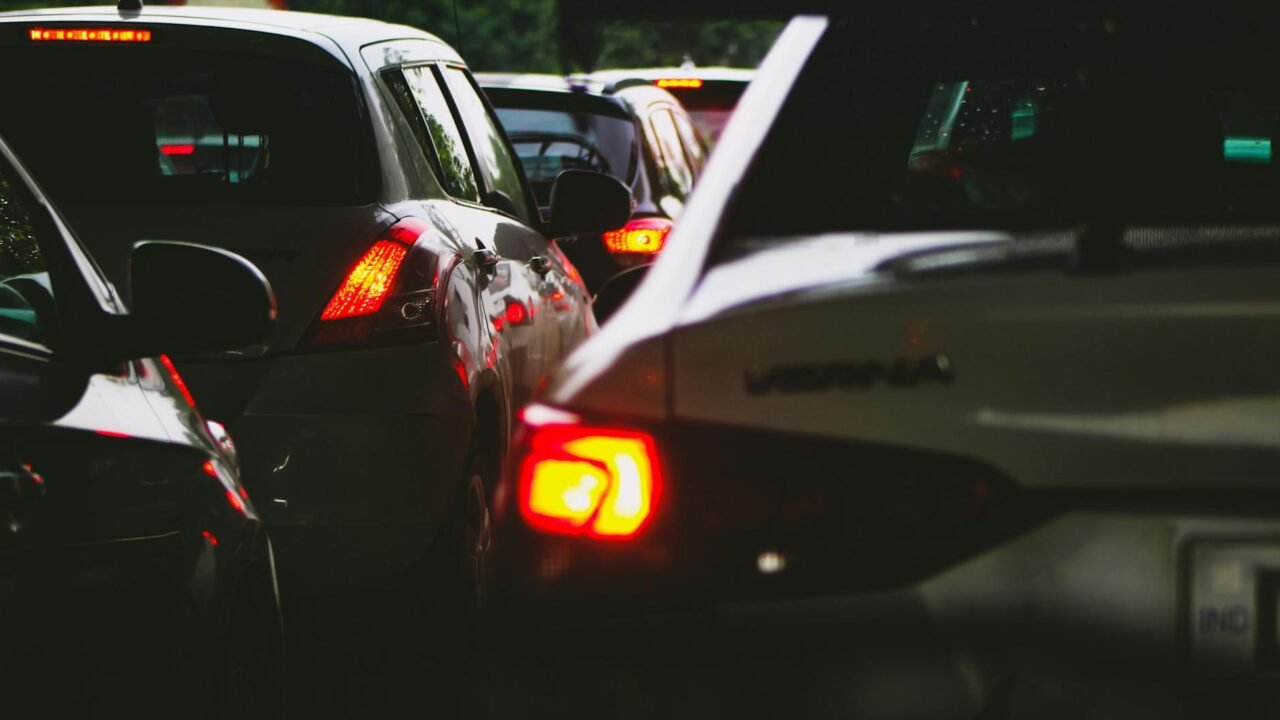 Measures discussed to streamline traffic flow across Srinagar