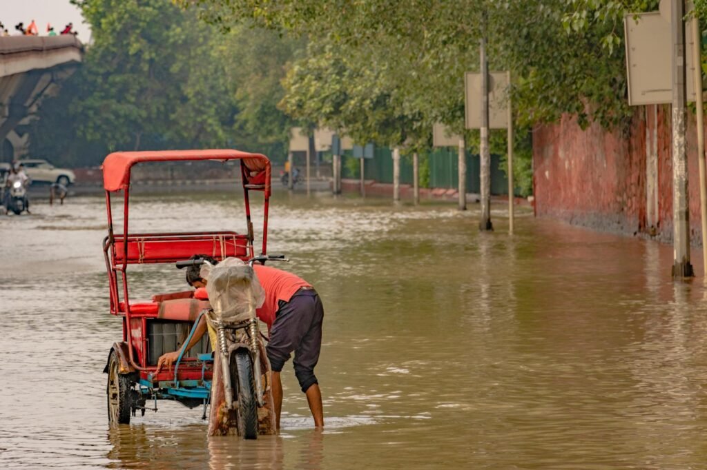 Mercury likely to touch 44 deg C in Delhi; IMD issues alert for heatwave-like conditions
