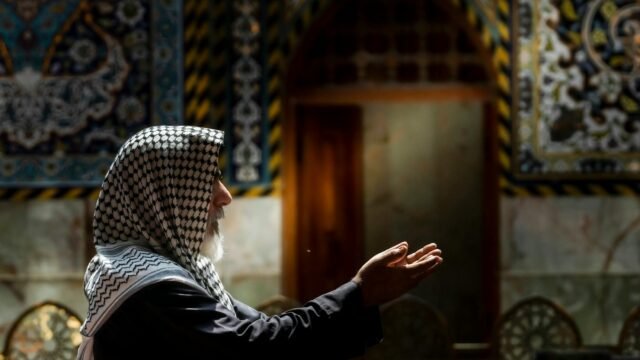 Mirwaiz Umar Farooq calls for peace in Middle East