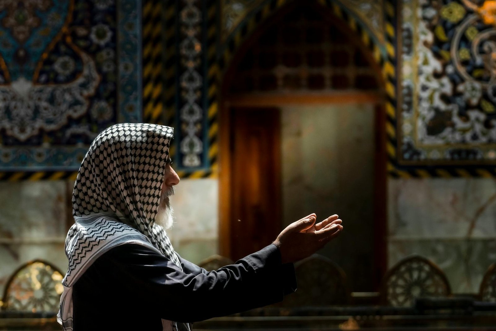 Mirwaiz Umar Farooq calls for peace in Middle East