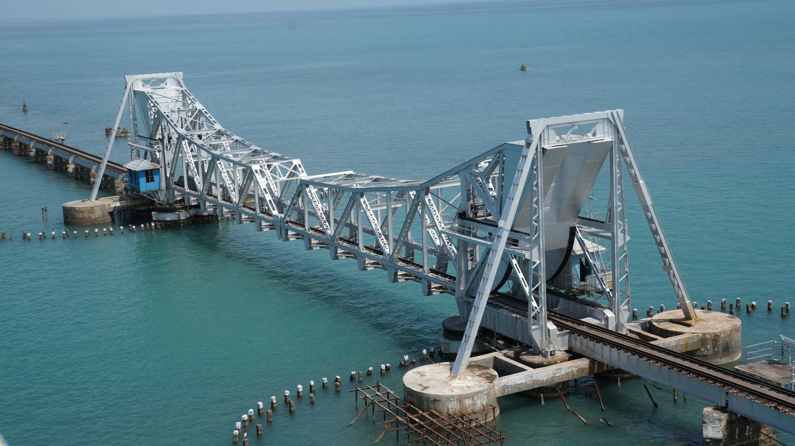 Railway team inspects Ravi bridge on Kathua-Madhopur section of Jammu Division Railway team inspects Ravi bridge on Kathua-Madhopur section of Jammu Division