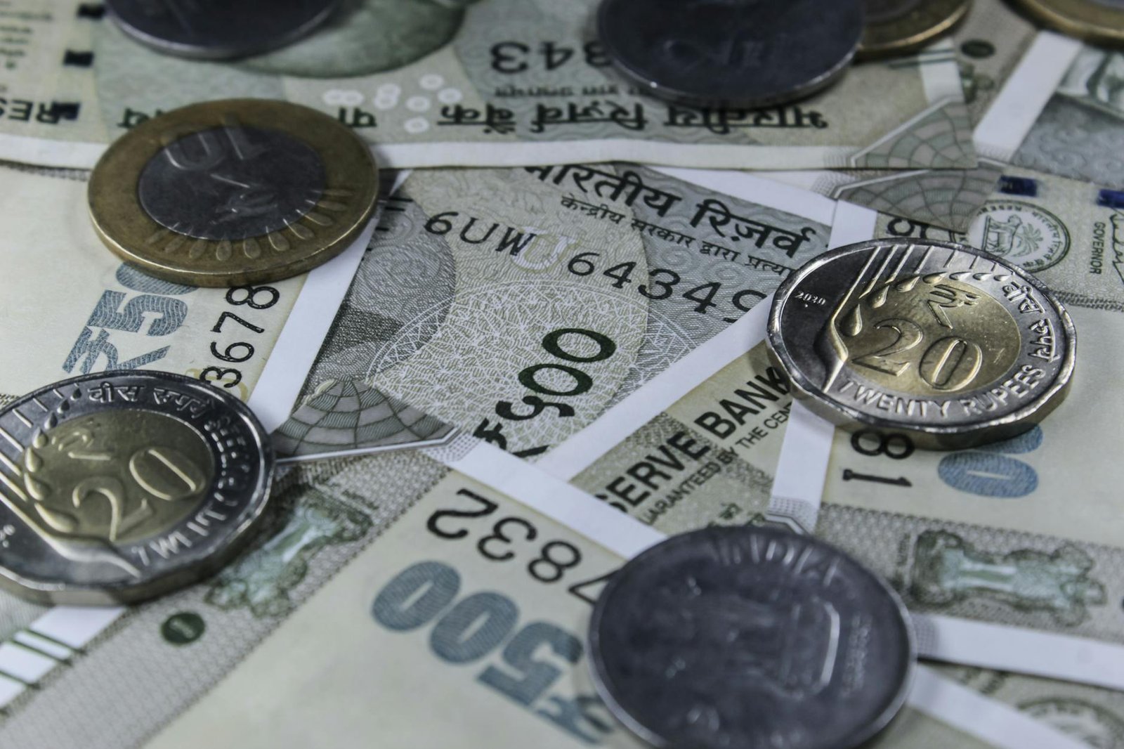 Indian Rupee Tumbles Against US Dollar Amid Global Tensions