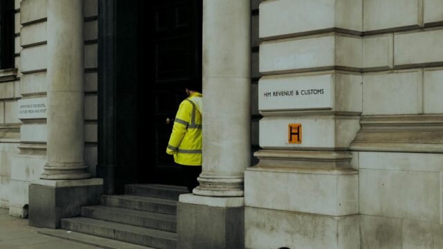 Starmer Fires Senior U.K. Civil Servant Over Mandelson Revelations