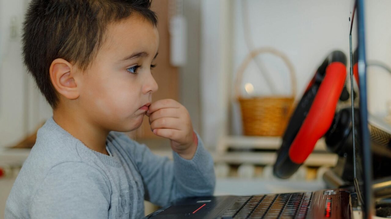 U.K.’s Starmer Summons U.S. Social Media Companies Over Child Safety Online