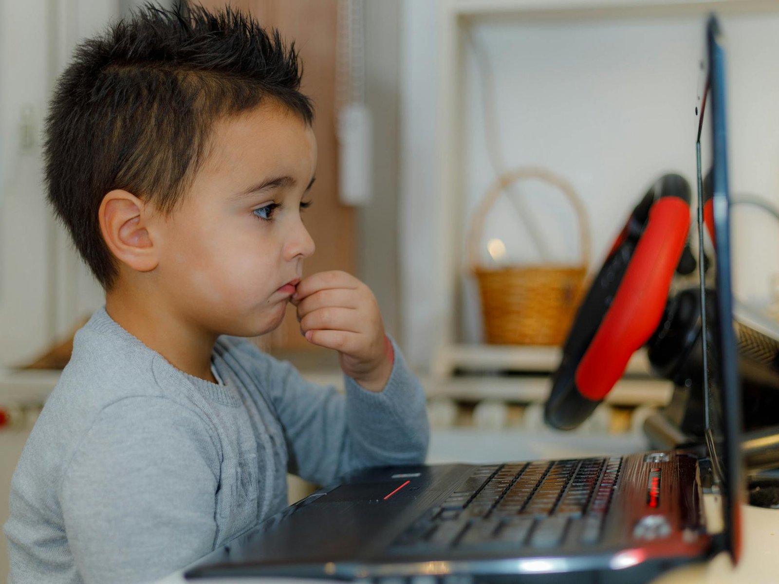 U.K.’s Starmer Summons U.S. Social Media Companies Over Child Safety Online U.K.’s Starmer Summons U.S. Social Media Companies Over Child Safety Online