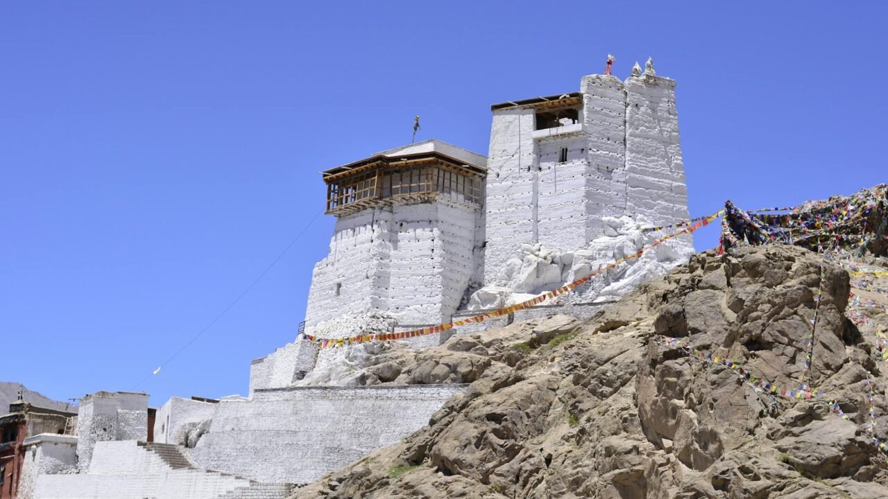 Union Minister Gajendra Singh Shekhawat And Ladakh LG Vinai Kumar Saxena Inaugurate Sound And Light Show At Leh Palace