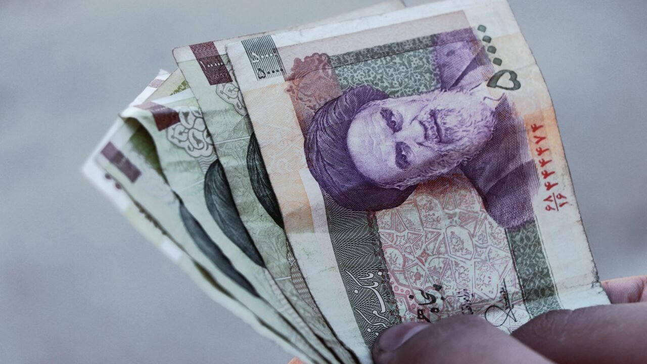 White House Shrugs Off Shaky Economy as War Exceeds Trump’s Timeline