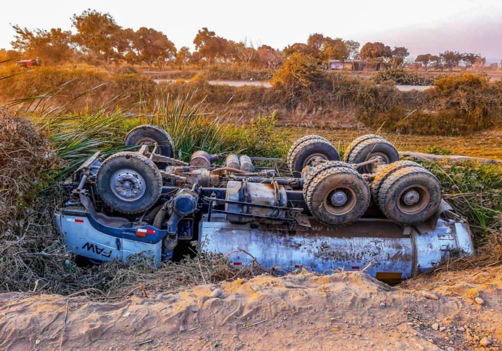 1 dead, 9 missing after pickup truck  falls off bridge in southern China