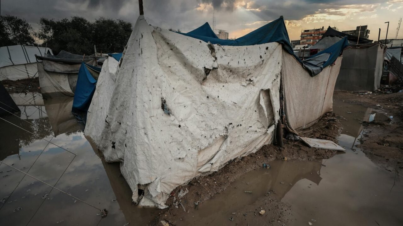 Pulitzer Winner Saher Alghorra Captures Gaza Conflict Amidst Personal Hardship