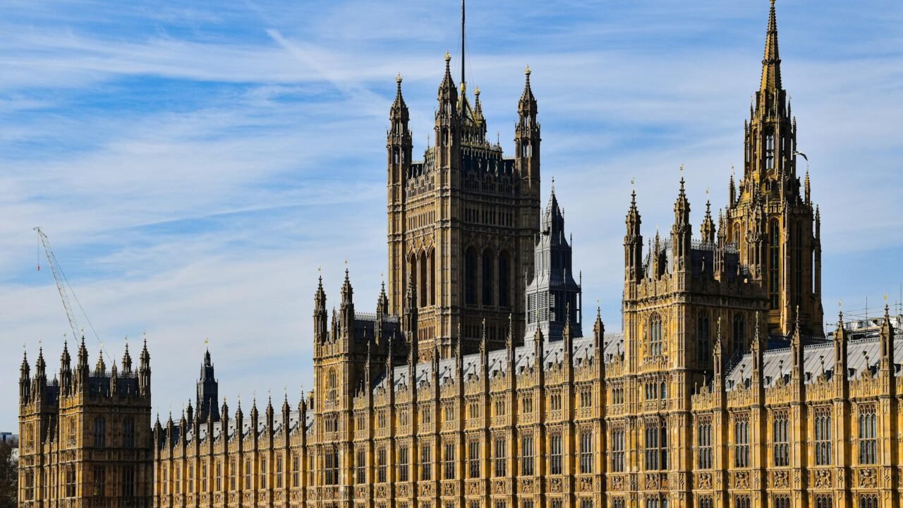 UK Political Turmoil Looms as Starmer’s Stability Pledge Falters