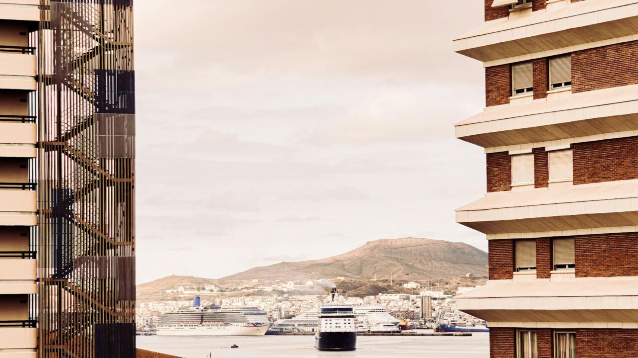 Hantavirus-Linked Cruise Ship Docks in Canary Islands for Passenger Disembarkation