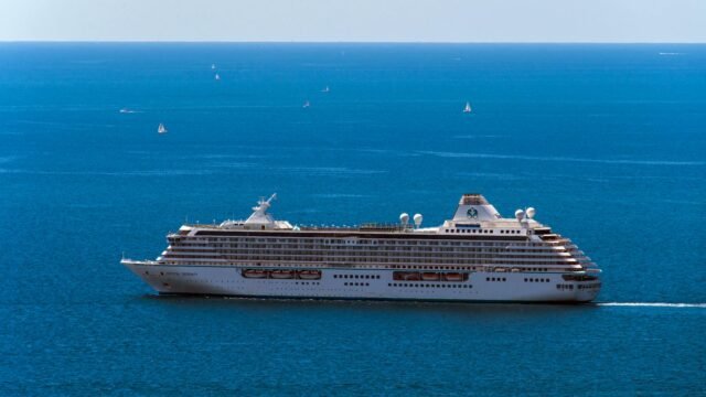Cruise Ship Struck by Hantavirus Remains at Sea