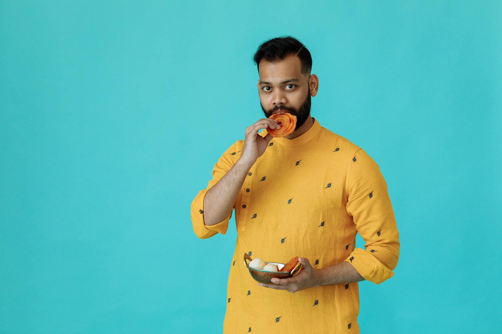 Cultural Etiquette: Choosing the Right Men’s Ethnic Attire for Different Festivals Cultural Etiquette: Choosing the Right Men’s Ethnic Attire for Different Festivals