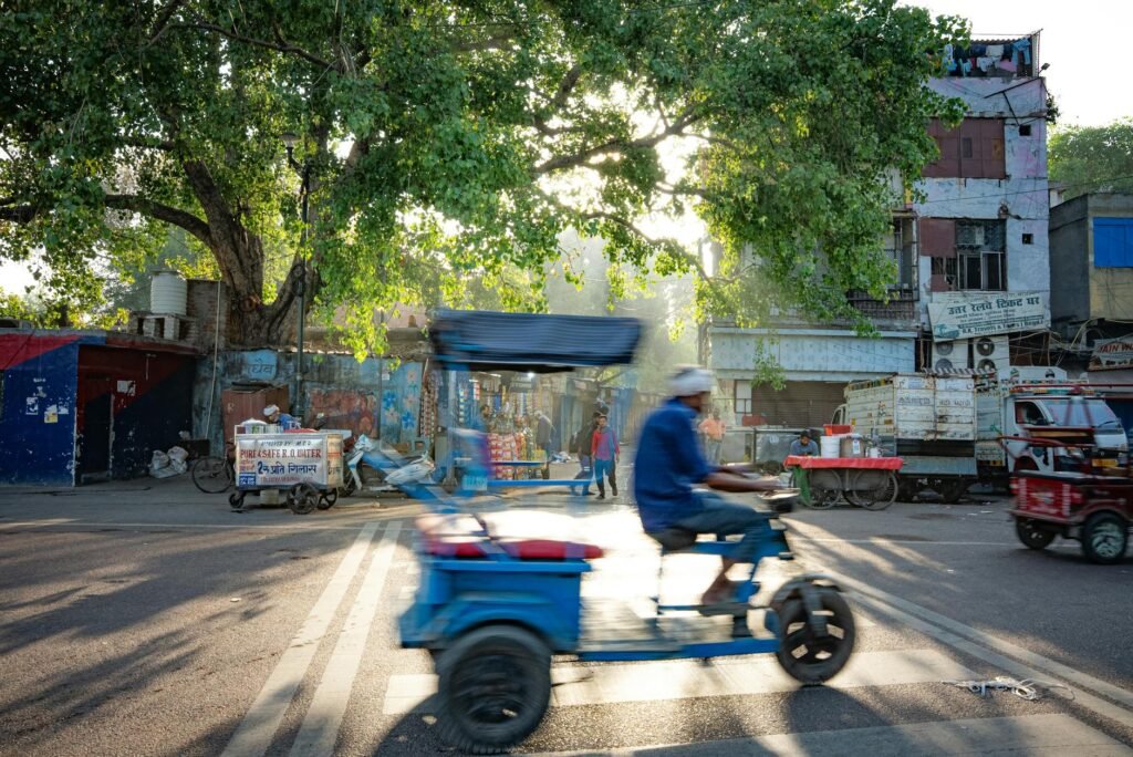Delhi Minister Takes e-rickshaw Heeding Modi’s Advice To Shun Fuel-Driven Cars
