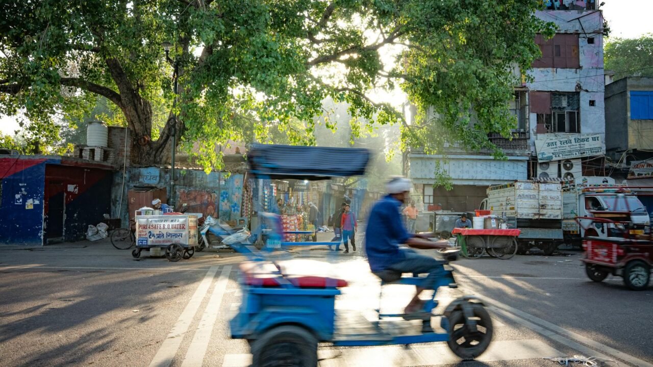 Delhi Minister Opts for E-Rickshaw Following Modi’s Call for Public Transport