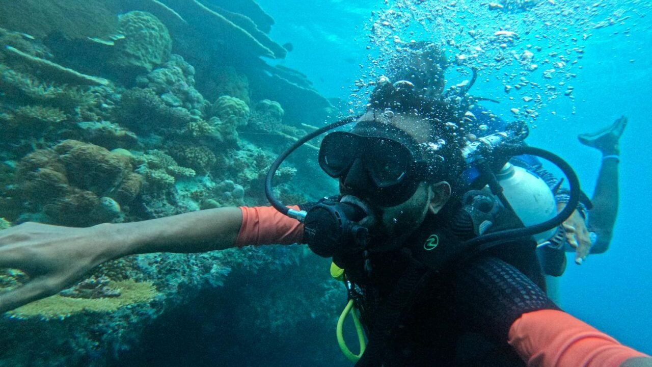 Five Italian Divers Perish in Maldives Underwater Cave Expedition