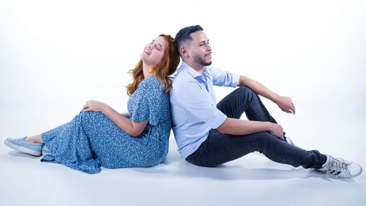 Navigating Modern Romance: Psychotherapist Offers Guide to Relationships