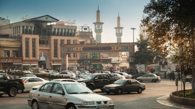 Mass Layoffs in Iran as Businesses Buckle Under Wartime Pressures