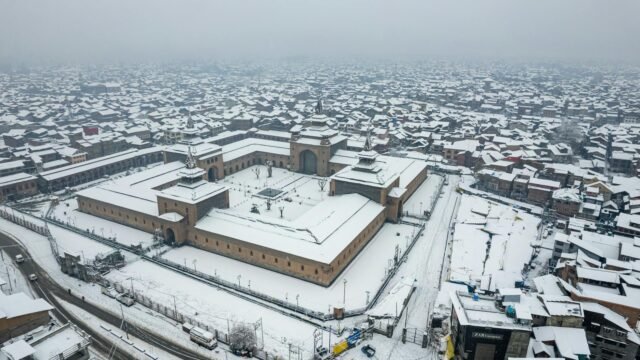 Mirwaiz urges Centre to rethink UAPA ban on Kashmir seminary
