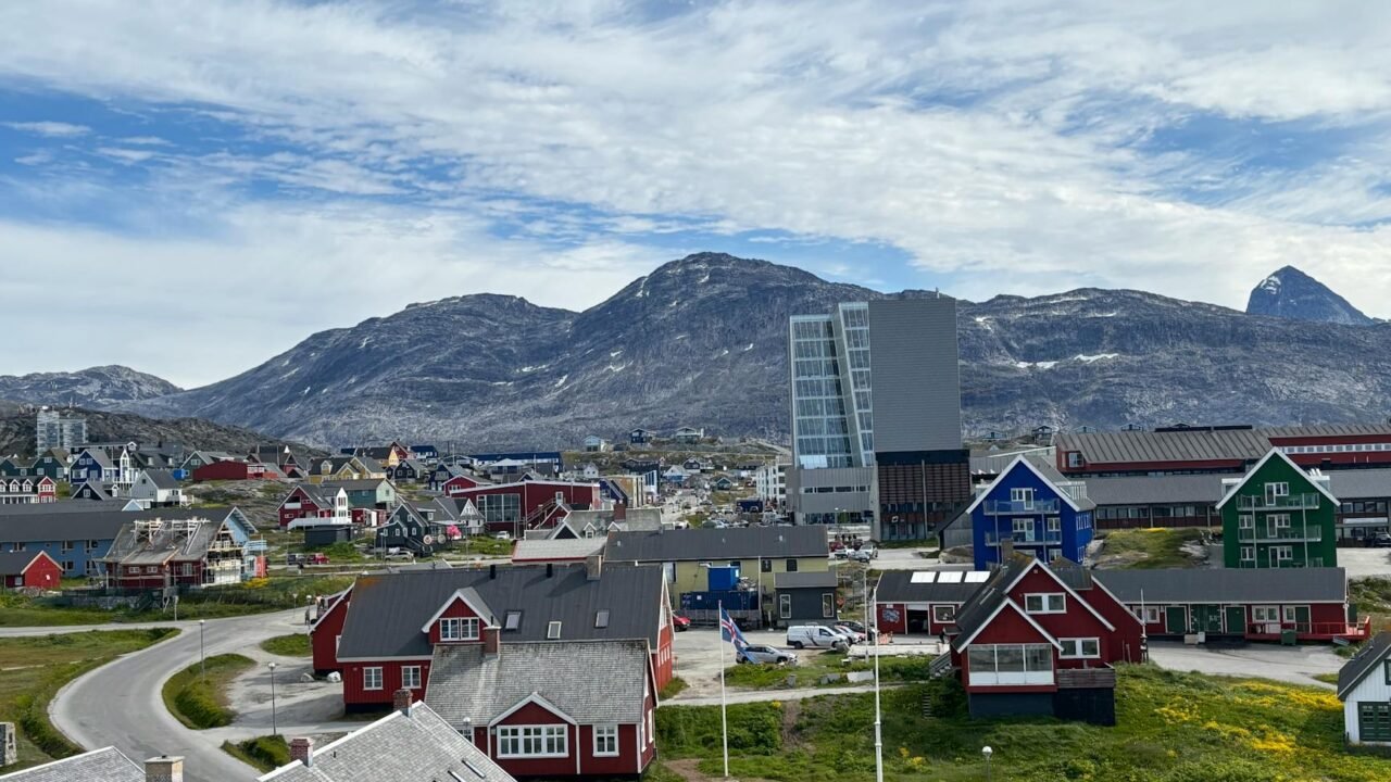 Mysterious American Offers Greenlanders Cash to Join U.S.