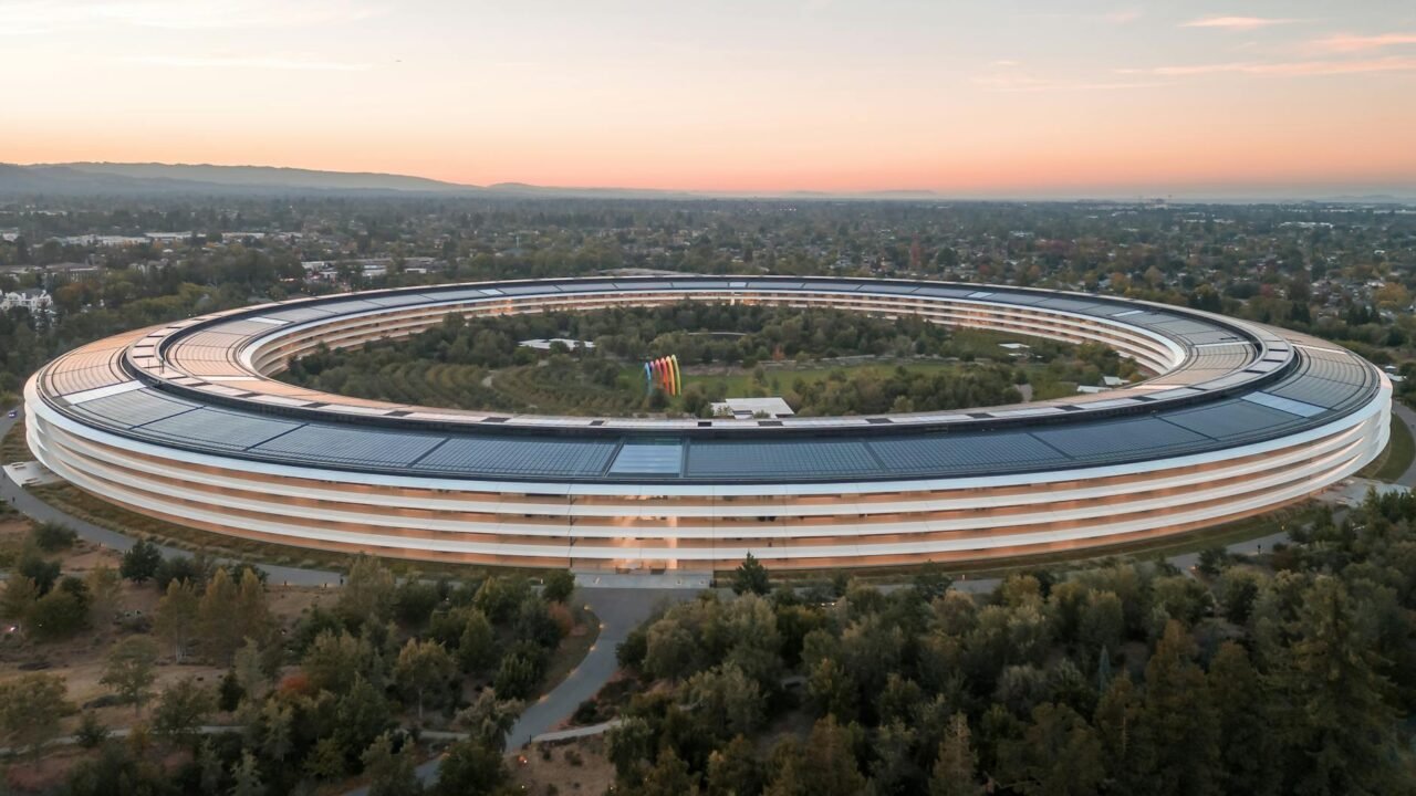 Apple’s Next Chapter: Can Successor Rekindle the Company’s ‘Cool’ Factor?