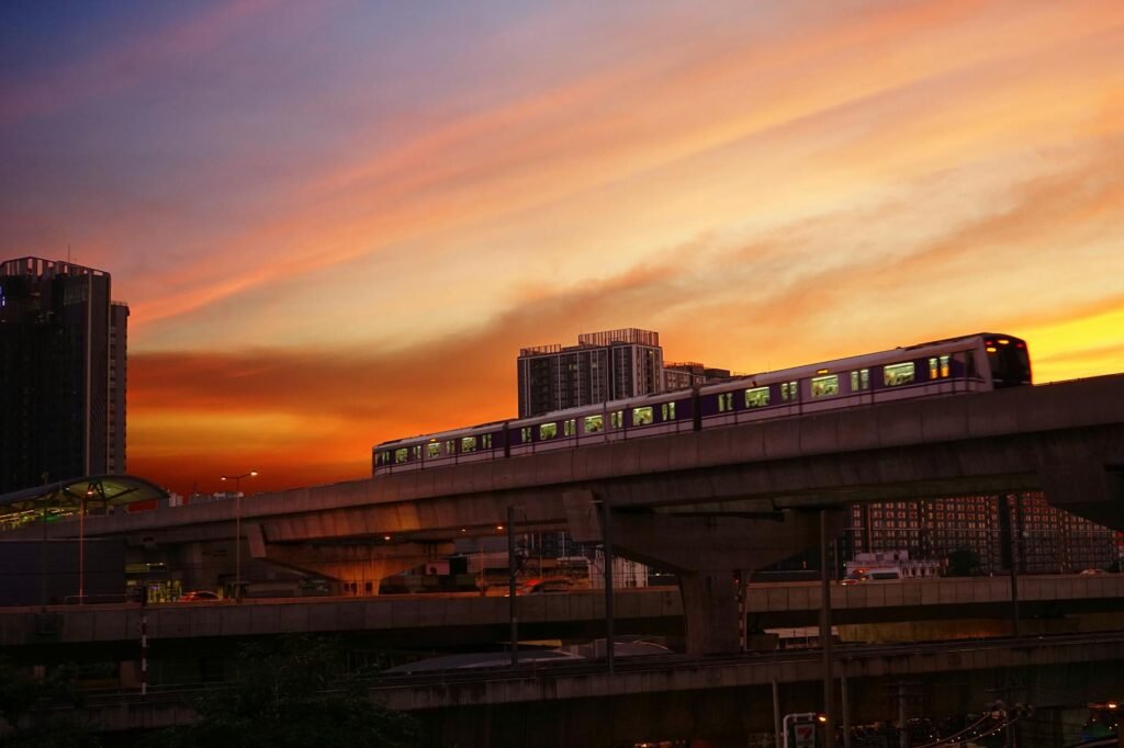Train Crashes Into Bangkok Traffic, Killing at Least 8