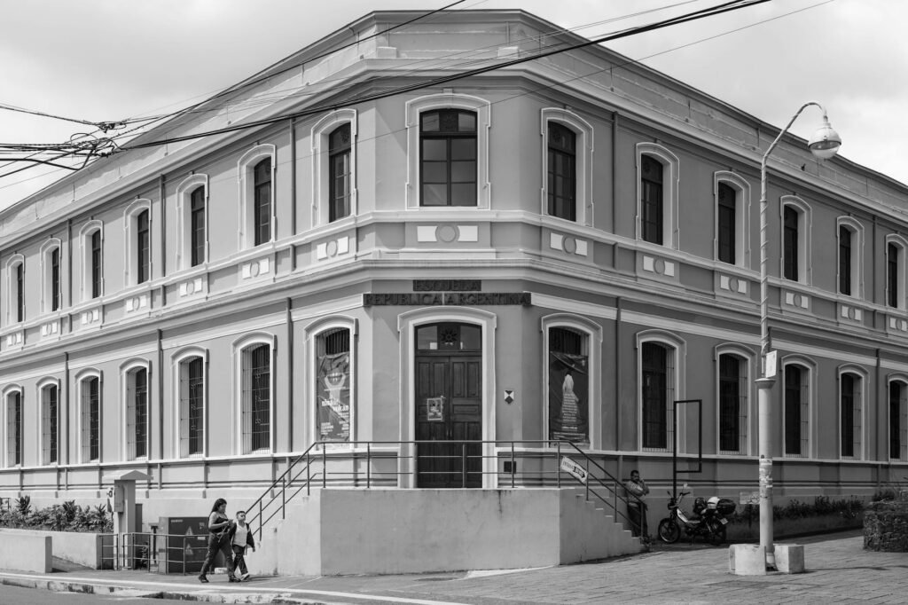 U.S. Revokes Visas of Board Members at Costa Rica’s Top Watchdog Newspaper