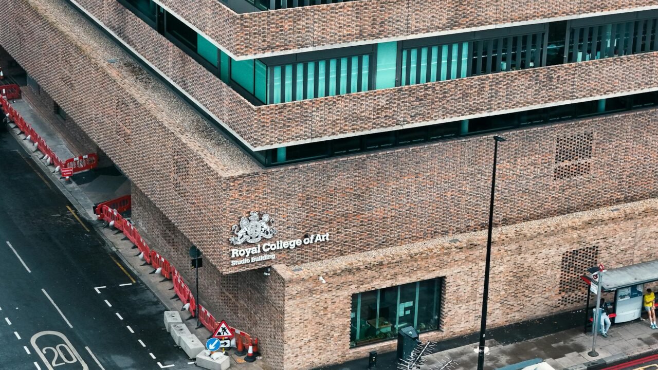 UK AI Safety Institute Models Global Approach to Emerging Tech Risks