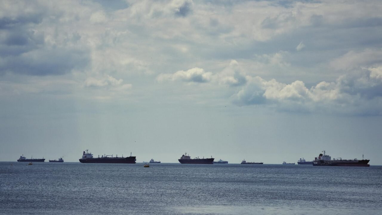 US Threatens Sanctions on Firms Paying Iran for Strait of Hormuz Passage