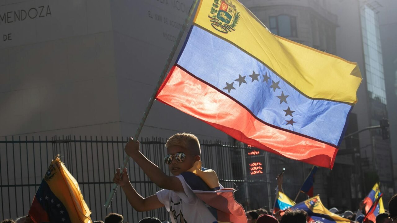 Venezuela Extradites Billionaire Alex Saab to U.S. Amid Graft Probe