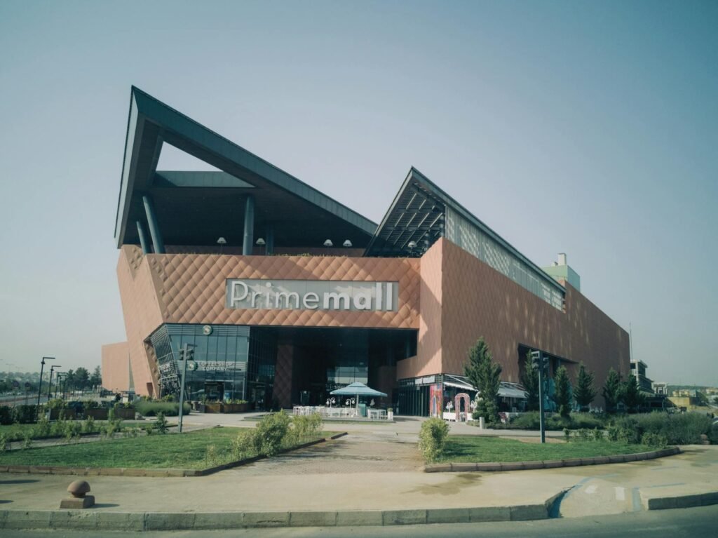 Wave Mall celebrates 12th anniversary with enthusiasm