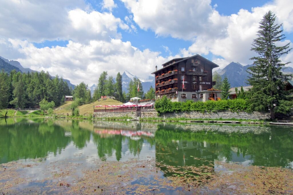 A Glamorous Swiss Resort Hosts Officials for U.S.-Iran Talks