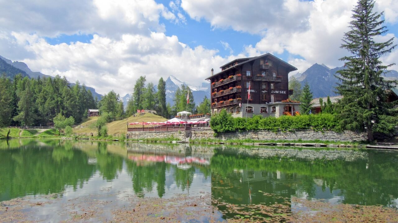 Swiss Lakeside Resort Becomes Backdrop for High-Stakes U.S.-Iran Diplomacy