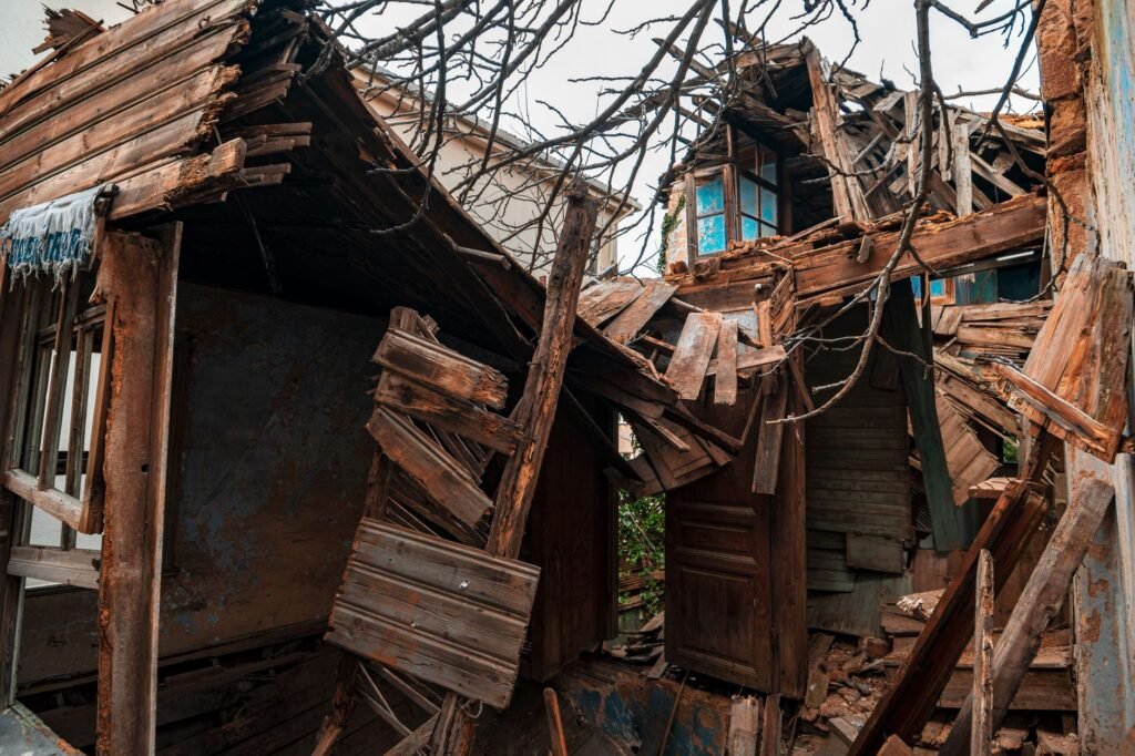 At Least 32 Dead After Earthquake and Landslide in the Philippines