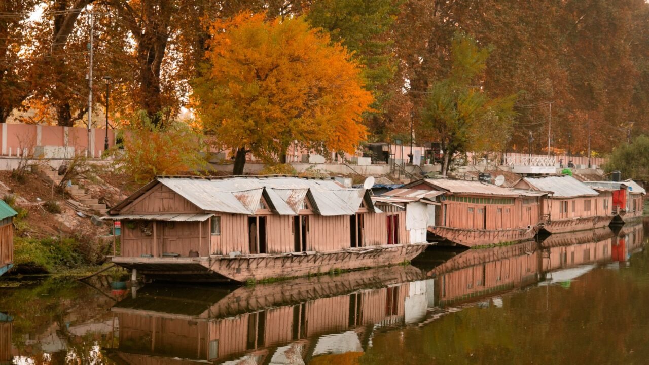 J&K Govt Pledges Support for Kashmir’s Iconic Houseboat Heritage