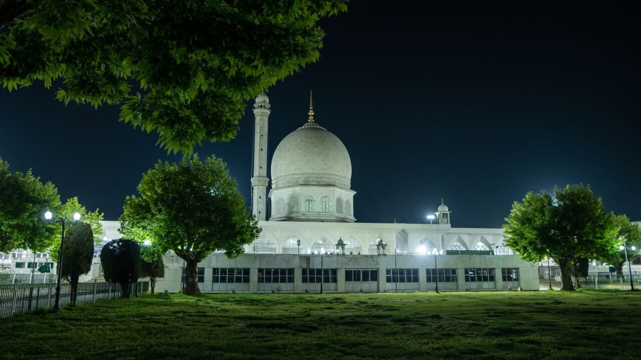 Jammu Divisional Commissioner Prioritizes Shiv Khori Shrine Enhancements