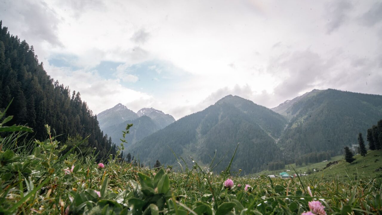 Amarnath Yatra 2026: LG Sinha Oversees Final Preparations at Pahalgam