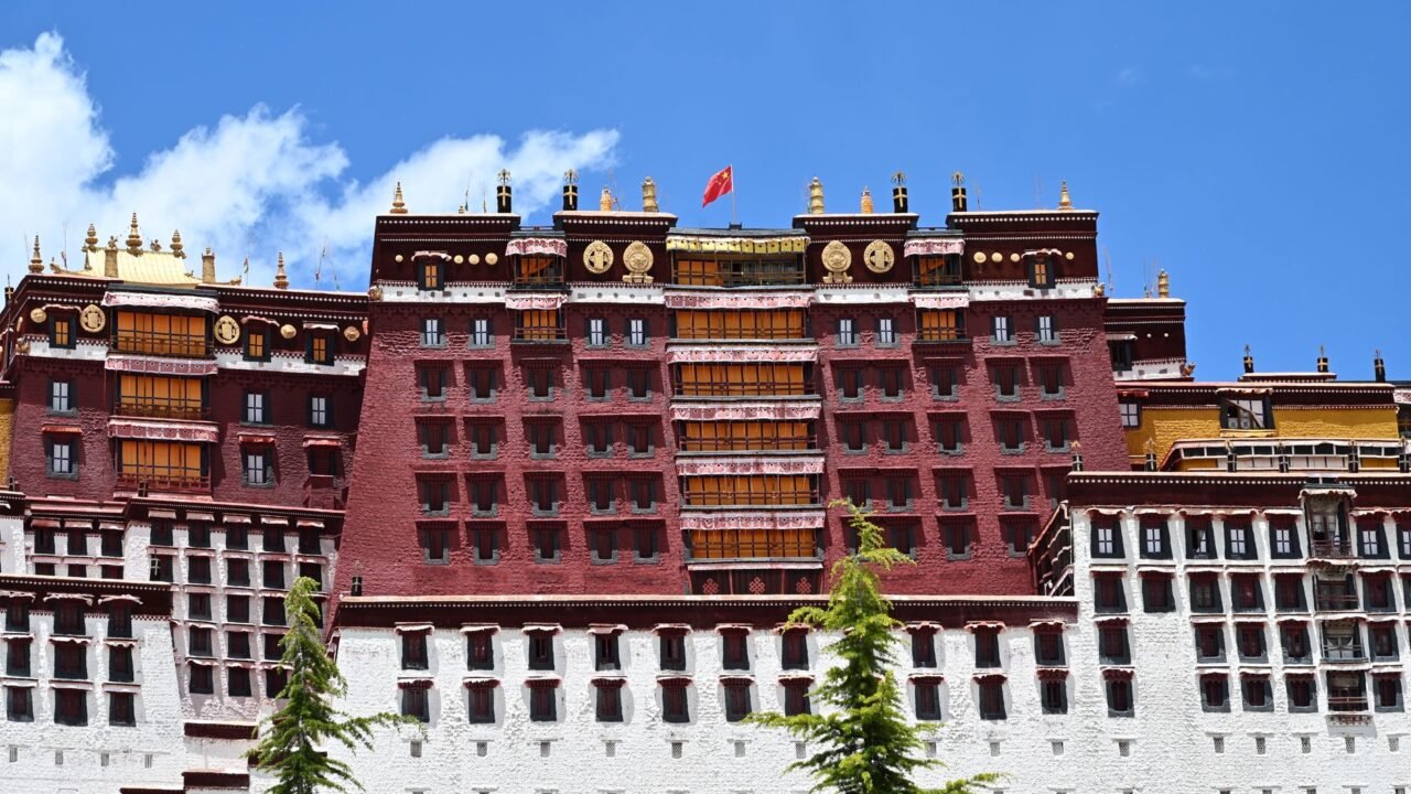 Dalai Lama Arrives in Leh Amidst Enthusiastic Public Welcome