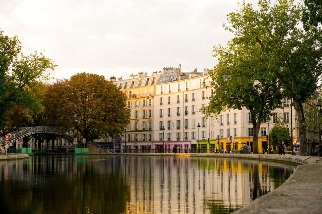 To Escape the Heat, Parisians Jump into an Old Industrial Canal