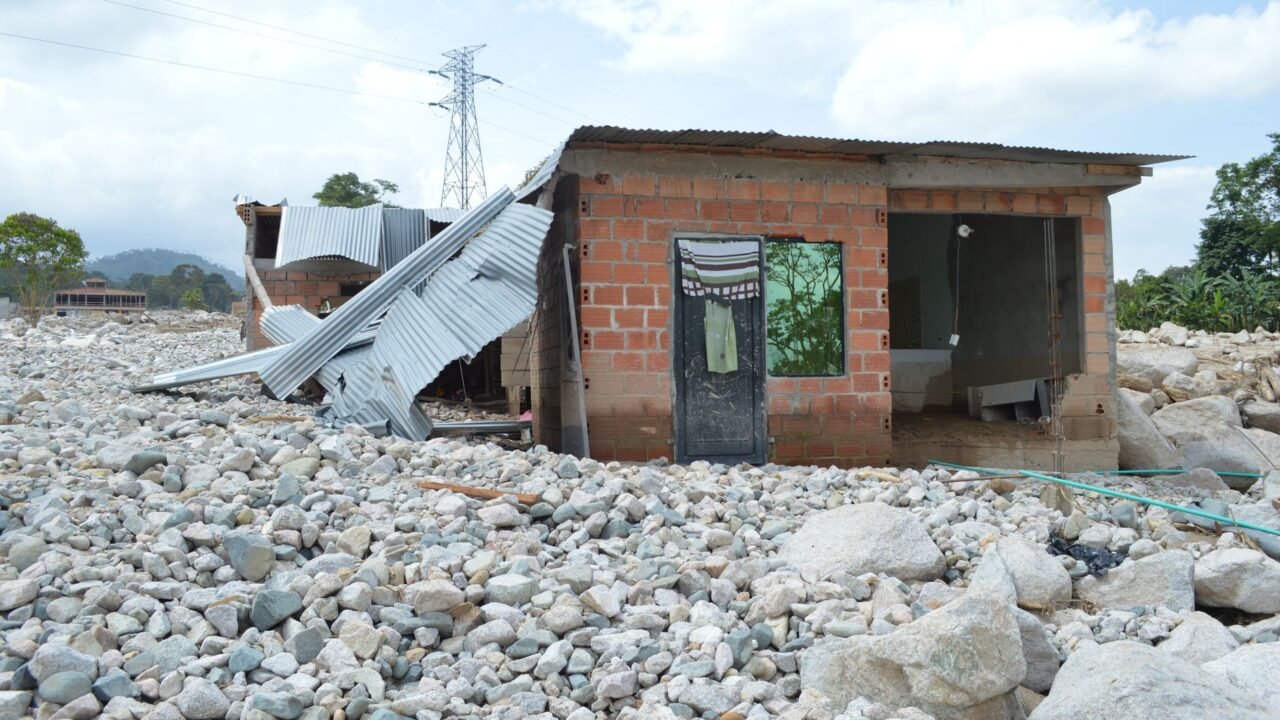 Venezuela Accused of Exploiting Earthquake Tragedy for Political Gain