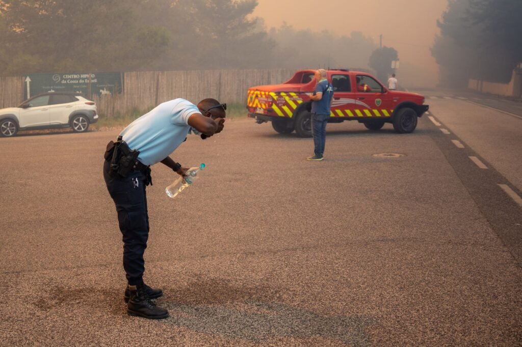 Civilians Battle Wildfire Threatening Bordeaux